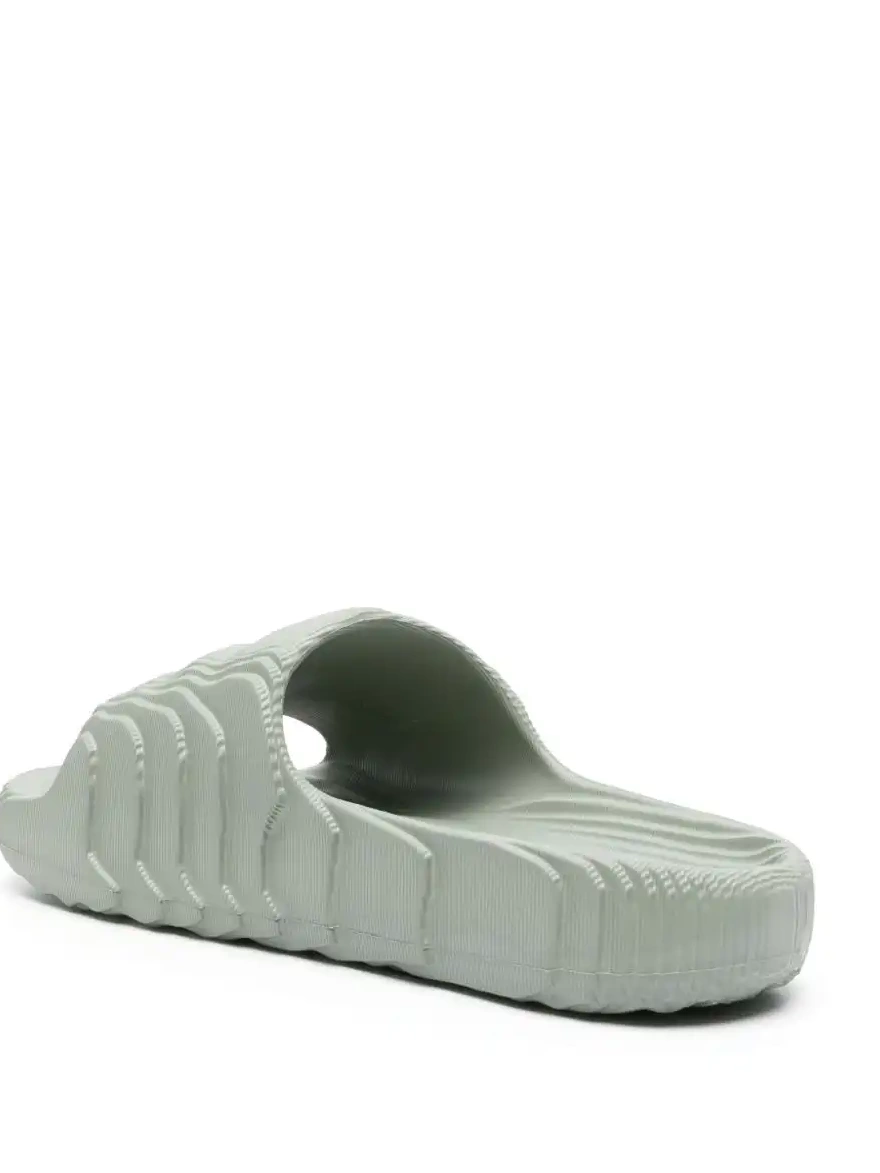 Cheap slides chuncky-sole adidas  22 Adilette 0219