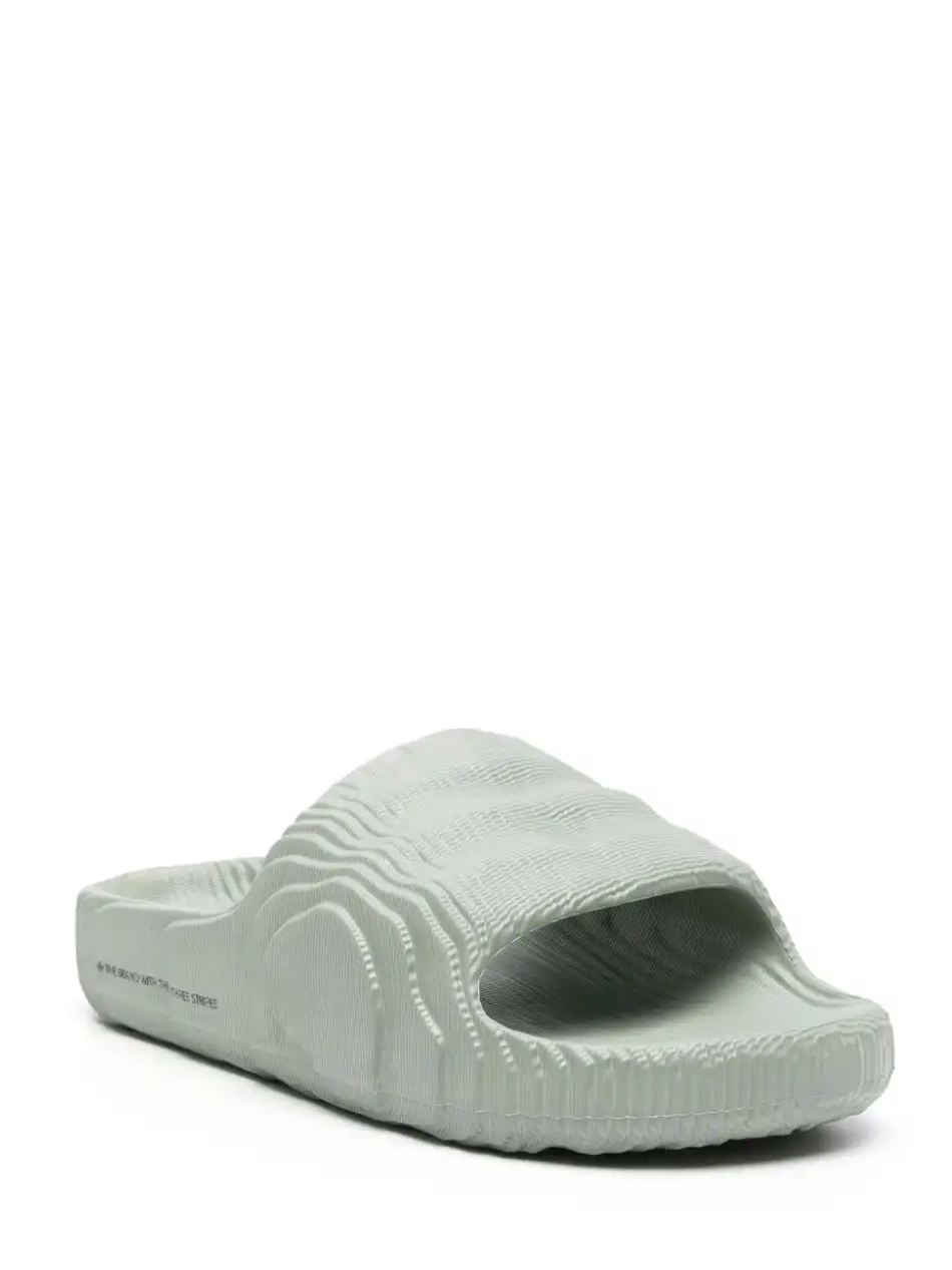 Cheap slides chuncky-sole adidas  22 Adilette 0219